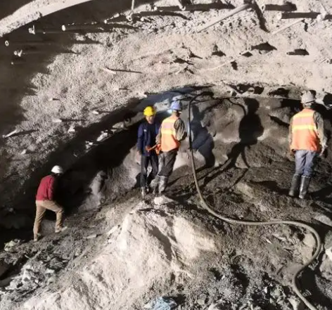 宣威拱顶带模注浆料的施工流程及注意事项